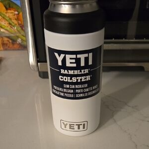 Bnwt.YETI White Rambler Colster